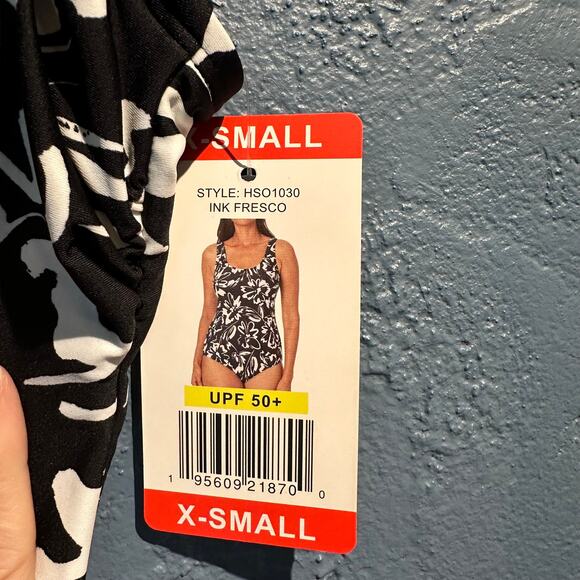Hurley NWT Size X-Small One Piece Bathing Suit Black White Floral Vacation Beach - Picture 7 of 14